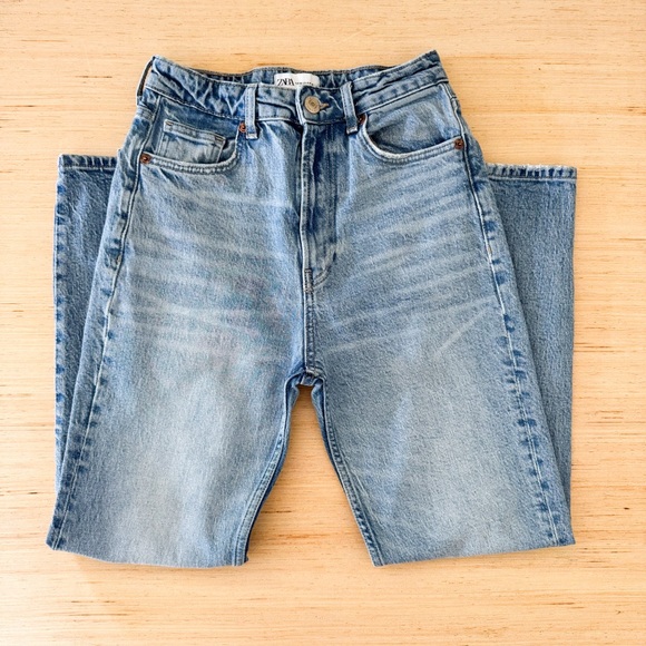 Zara High Waist Mom Fit Light Blue Straight Leg Denim Jeans Size 4 - Picture 3 of 11